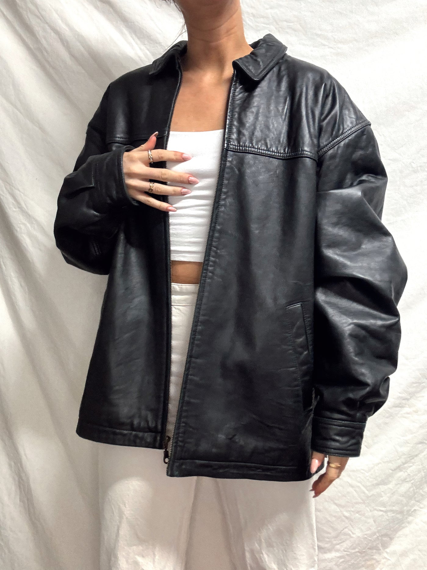 Vintage essential black zipper leather jacket