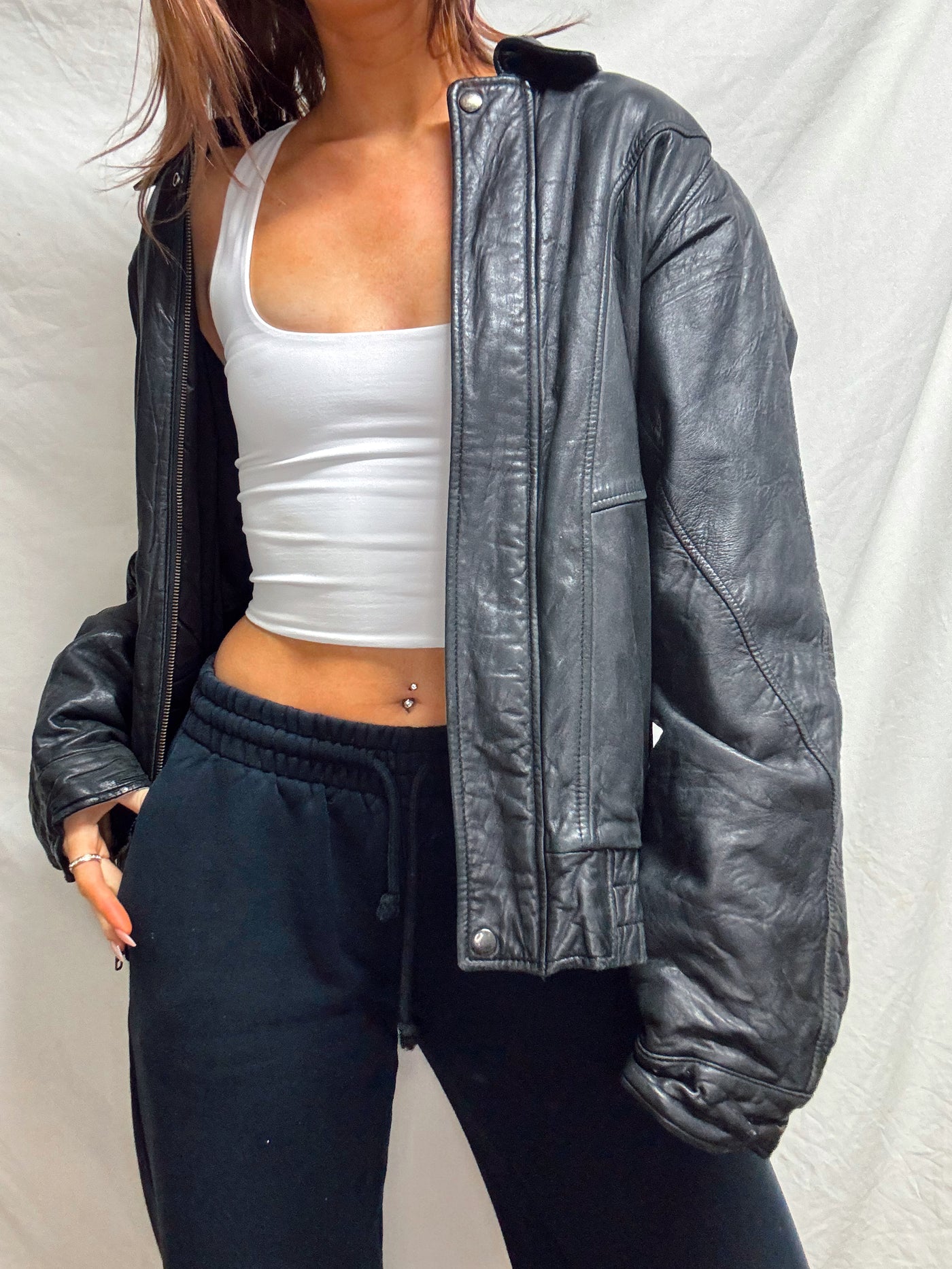 Vintage essential Black bomber shaped leather jacket