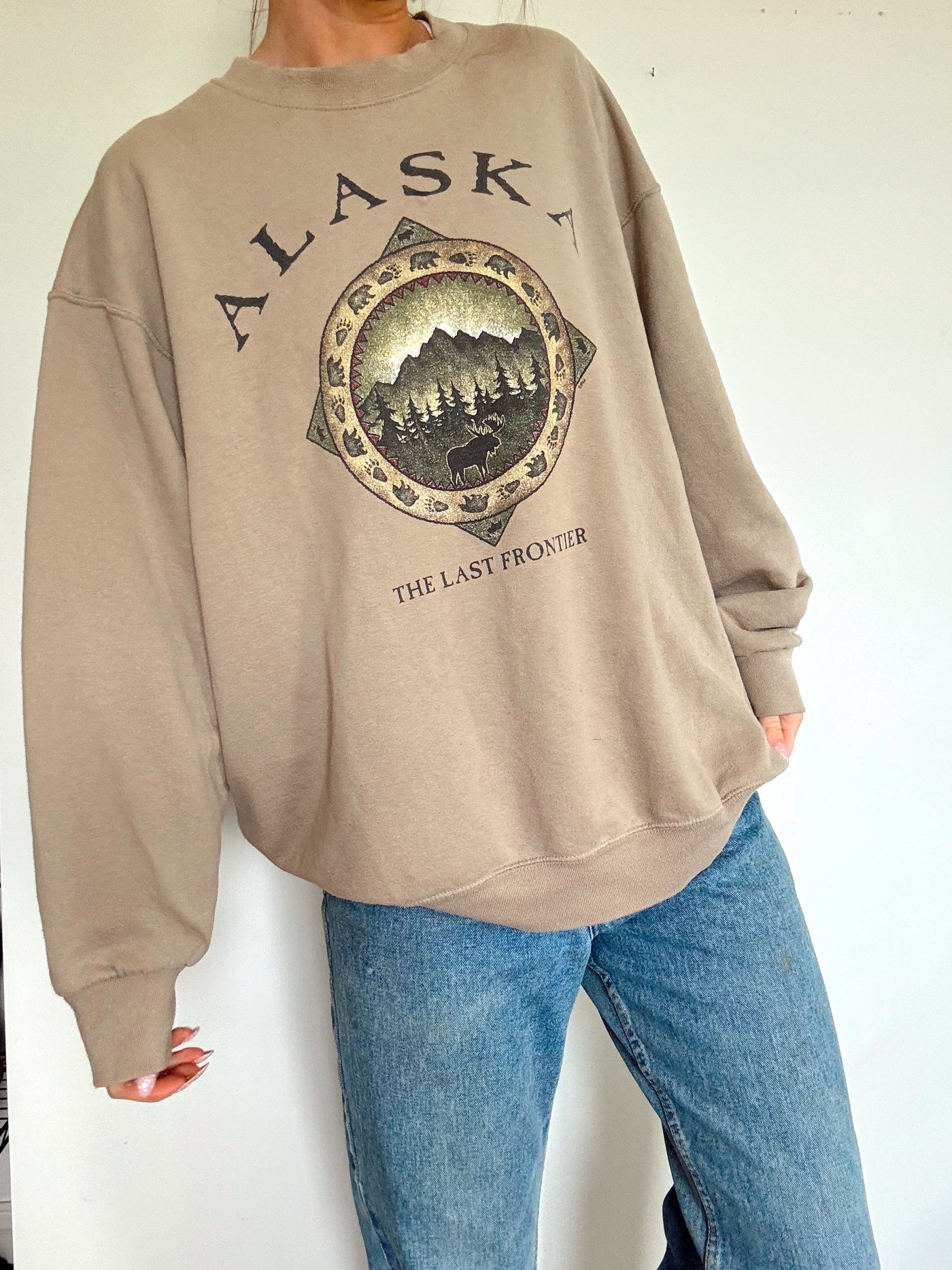 Neutral Alaska graphic mountain crewneck