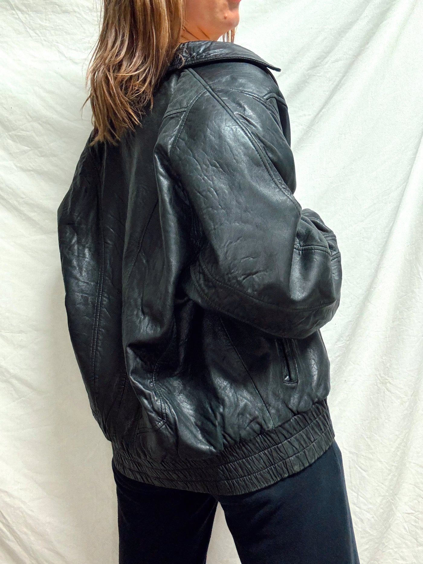 Vintage essential Black bomber shaped leather jacket