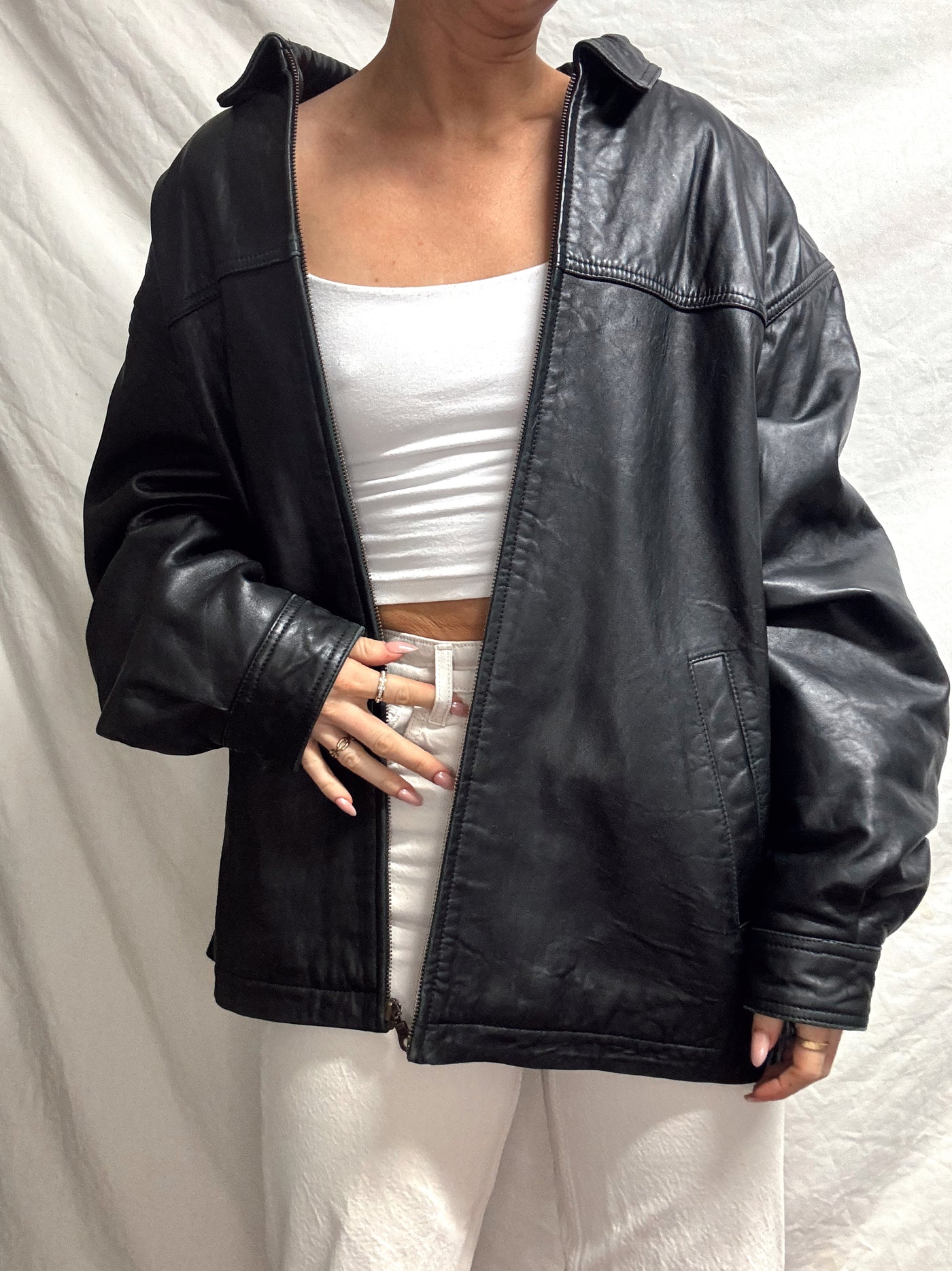 Vintage essential black zipper leather jacket